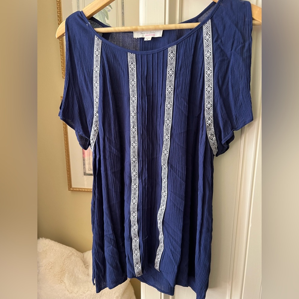 Open-shoulder top